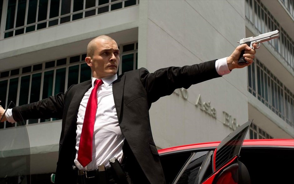 «Hitman: Πράκτορας Νο. 47». «Hitman: Πράκτορας Νο. 47»: Φιλοδοξώντας να είναι η ταινία που θα ανατρέψει την άποψη ότι τα βιντεοπαιχνίδια δεν μεταφέρονται με επιτυχία στο σινεμά, η περιπέτεια καταιγιστικής δράσης του πρωτοεμφανιζόμενου σκηνοθέτη Αλεξάντερ Μπαχ δίνει κινηματογραφική ζωή σε ένα από τα πιο δημοφιλή βιντεοπαιχνίδια όλων των εποχών, ξεναγώντας μας στο επικίνδυνο σύμπαν τού εμβληματικού του μυστηριώδους αντιήρωα, ο οποίος είναι η απόλυτη φονική μηχανή.
