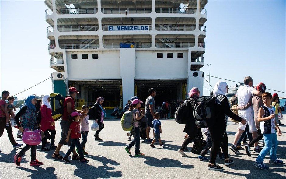 Πρόσφυγες - Μετανάστες - Πλοίο Ελευθέριος Βενιζέλος - Άφιξη στον Πειραιά. 