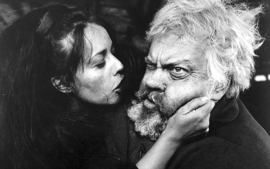 «Φάλσταφ (Οι καμπάνες του μεσονυχτίου)». «Φάλσταφ (Οι καμπάνες του μεσονυχτίου)»: Το δράμα του - υποψήφιου για Όσκαρ - Αμερικανού σκηνοθέτη θεάτρου και κινηματογράφου, ηθοποιού, σεναριογράφου και παραγωγού&nbsp; Όρσον Γουέλς - αποτελεί μια συρραφή αποσπασμάτων των έργων του Σαίξπηρ «Ερρίκος ο Δ΄», «Οι εύθυμες κυράδες του Γουίντσορ», «Ερρίκος ο Ε΄» και «Ριχάρδος ο Β΄», αλλά βασίζεται και στο θεατρικό έργο «Πέντε βασιλιάδες», στο οποίο πρωταγωνίστησε ο Γουέλς, σε ηλικία 25 ετών.