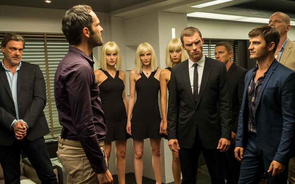 «The Transporter Refueled». «The Transporter Refueled»: Πολυτελή γρήγορα αυτοκίνητα, εντυπωσιακές σκηνές καταδίωξης και συγκρούσεων και μια ληστεία που πάει στραβά. Οι παραγωγοί της τριλογίας «Taken» χτίζουν από την αρχή τον ανεξέλεγκτο και καταιγιστικό κόσμο του «Transporter», χωρίς όμως τον Τζέισον Στέιθαμ στον ρόλο του Φρανκ Μάρτιν, ο οποίος περνάει στα χέρια του Εντ Σκράιν, γνωστού από τη συμμετοχή του στο «Game of Thrones».