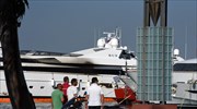 Υπό έλεγχο η πυρκαγιά στη θαλαμηγό στη μαρίνα του Αγ. Κοσμά
