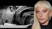 Lady Gaga: Μπαλάντα - καταγγελία στη σεξουαλική κακοποίηση γυναικών