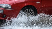 Πλημμύρισαν οι δρόμοι στη Θεσσαλονίκη από την έντονη νεροποντή