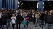 Στο λιμάνι του Πειραιά αποβιβάστηκαν το πρωί 2.651 μετανάστες από τη Μυτιλήνη