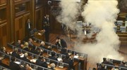 Καπνογόνο μέσα στη Βουλή του Κοσόβου πέταξε βουλευτής