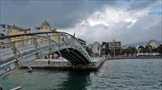 Βόλος: Έπεσε στη θάλασσα για δύο ευρώ