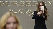 Στο «κόκκινο» η μετοχή της Burberry