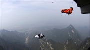 Πτήση με wingsuit στην Κίνα