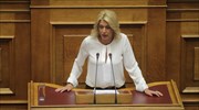 Την κάλυψη των κενών στα σχολεία ζητεί με ερώτησή της η Άννα Καραμανλή