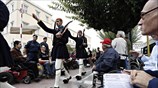 Συγκέντρωση παραπληγικών έξω από τη Βουλή