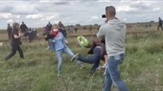 Ουγγαρία: Στην αντεπίθεση η εικονολήπτρια που έβαλε τρικλοποδιά σε πρόσφυγα