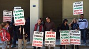 Συγκέντρωση φαρμακοποιών έξω από το υπουργείο Υγείας