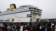 Περισσότεροι από 3.000 πρόσφυγες αποβιβάστηκαν στον Πειραιά
