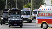 Δεκάδες παγιδευμένοι σε εργοστάσιο που κατέρρευσε στο Πακιστάν