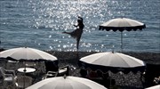 Απολαμβάνοντας τον ήλιο στην Προμενάντ Ντεζ Ανγκλέ