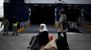 Περίπου 2.500 πρόσφυγες έφτασαν το πρωί στο λιμάνι του Πειραιά