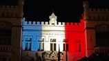 Το δημαρχείο της Καβάλας με τα εθνικά χρώματα της γαλλικής σημαίας