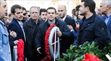 Στεφάνι στο Πολυτεχνείο κατέθεσε ο Πρωθυπουργός