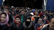 Πάνω από 3.300 πρόσφυγες αποβιβάστηκαν το πρωί στον Πειραιά