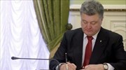 «Κόβει γέφυρες» με την υπό ρωσικό έλεγχο ουκρανική Κριμαία ο Ποροσένκο