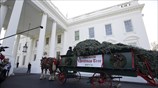 Ξεκίνησαν οι χριστουγεννιάτικοι στολισμοί στον Λευκό Οίκο