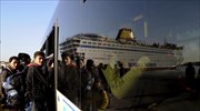 Σχεδόν 2.000 πρόσφυγες αποβιβάστηκαν στον Πειραιά