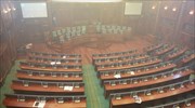 Για πολλοστή φορά δακρυγόνο μέσα στη Βουλή του Κοσόβου