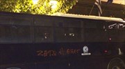 Μικροένταση μεταξύ διαδηλωτών και αστυνομίας έξω από τα γραφεία της Ε.Ε.