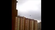 Ο ακροβάτης της... διπλανής πόρτας