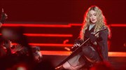 Madonna: Για την ειρήνη τραγούδησε στο Παρίσι η βασίλισσα της ποπ