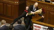 Ουκρανία: Σηκωτός απομακρύκθηκε ο πρωθυπουργός από το βήμα της Βουλής