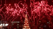 Φωτίστηκε το πλωτό χριστουγεννιάτικο δέντρο του Ρίο Ντε Τζανέιρο