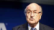 FIFA: Σοκαρισμένος ο Μπλάτερ, αλλά απειλεί