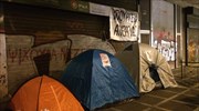 Παραμένουν σε σκηνές έξω από το υπ. Εργασίας οι εργαζόμενοι στα πεντάμηνα