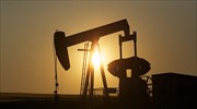 Νέες απώλειες για το πετρέλαιο, άνοδος για τον χρυσό