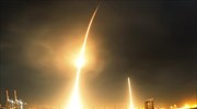 H SpaceX τα κατάφερε: Εκτόξευση πυραύλου στο Διάστημα, επιστροφή και κάθετη προσγείωσή του