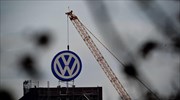 DW: Δύσκολη χρονιά το 2015 για Volkswagen και Deutsche Bank