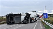 Ναύπλιο: Βυτιοφόρο γεμάτο καύσιμα ανατράπηκε στην εθνική οδό