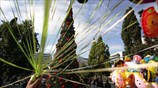Εορταστική διάθεση στην πλατεία Συντάγματος