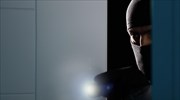 Διαρρήκτης κάλεσε την αστυνομία να τον σώσει... από το θύμα του