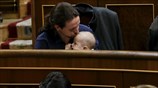 Τρυφερό στιγμιότυπο από το ισπανικό κοινοβούλιο 