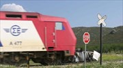 Λάρισα: Επιχείρηση απεγκλωβισμού οδηγού μετά από σύγκρουση ΙΧ με αμαξοστοιχία