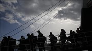 Στον Πειραιά δύο πλοία με 2.400 πρόσφυγες και μετανάστες