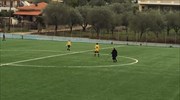 Γιαγιά «εισβάλλει» στον αγωνιστικό χώρο