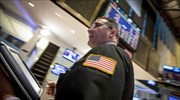 Απώλειες άνω του 1% στη Wall Street