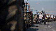Με αποκλεισμούς μεγαλύτερης διάρκειας συνεχίζουν οι αγρότες