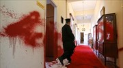 Θεσσαλονίκη: Πέταξαν κόκκινη μπογιά μέσα στα γραφεία της Μητρόπολης
