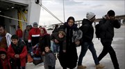 Στον Πειραιά έδεσαν δύο πλοία με 1.300 πρόσφυγες και μετανάστες