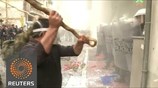Πλάνα του Reuters από τα επεισόδια στο υπ. Αγροτικής Ανάπτυξης