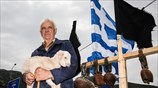 Κτηνοτρόφοι ενίσχυσαν το μπλόκο των Τεμπών
